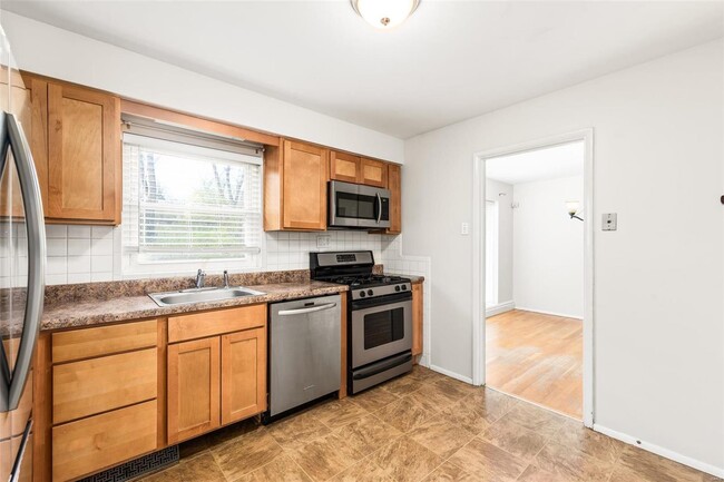 Building Photo - 767 Wenneker Dr