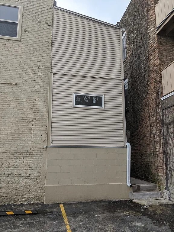 Building Photo - 266 E Cass St