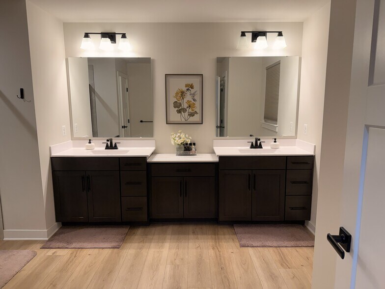 Master Bath - 3212 Vanessa Dr