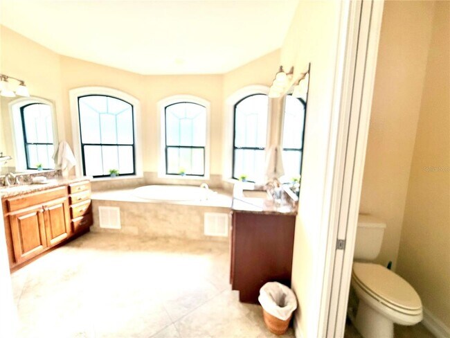 Building Photo - 2736 Magdalina Dr