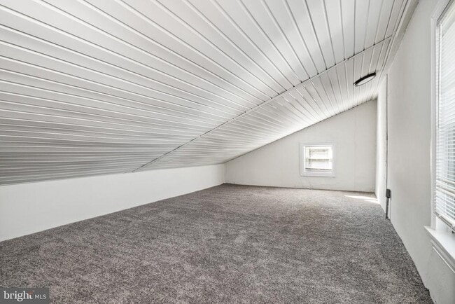 Building Photo - 148 Walnut St