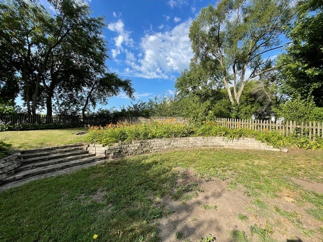 Building Photo - 2318 Storm St