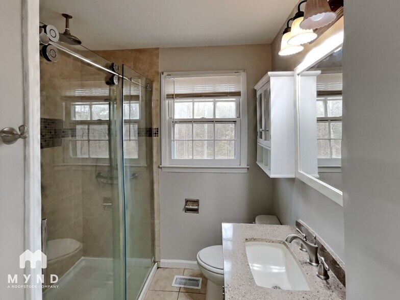 Building Photo - 400 Woodstream Dr