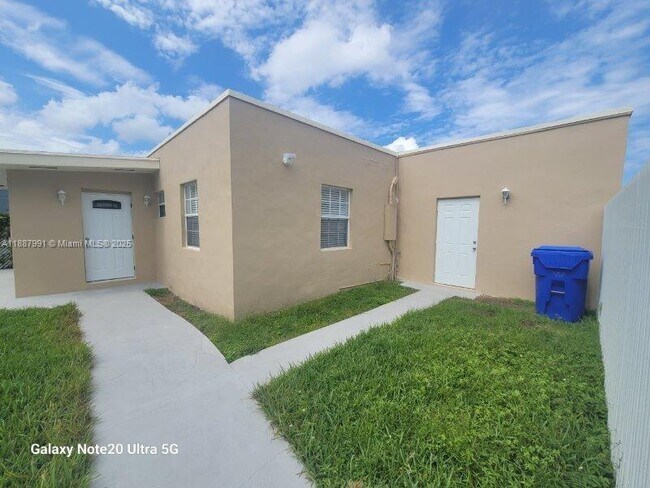 Primary Photo - 2265 SW 15th St
