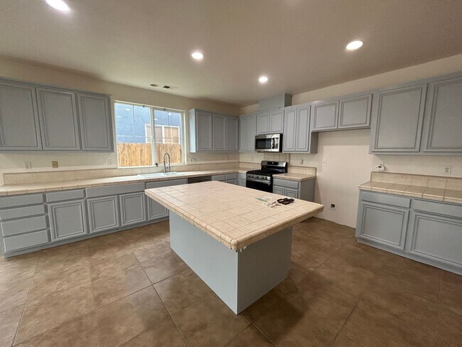 Building Photo - 759 Hagerman Peak Dr