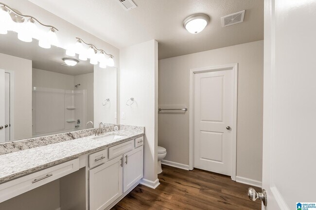 Building Photo - 880 Clover Cir