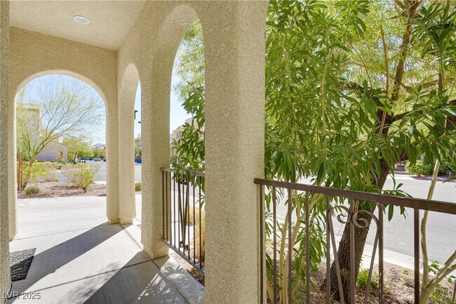 Building Photo - 6632 Ditmars St