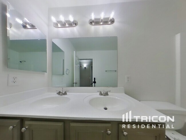 Building Photo - 1808 E Barbarita Ave