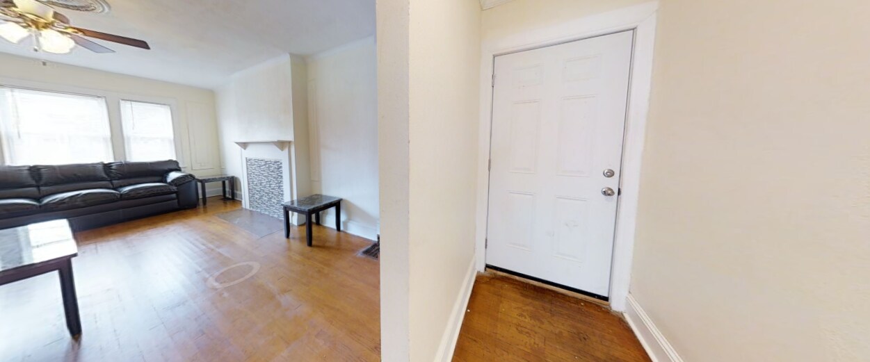 Building Photo - 2401 E Genesee St