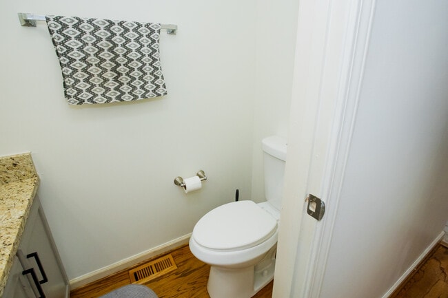 Building Photo - 4569 Hickory Forest Dr NW