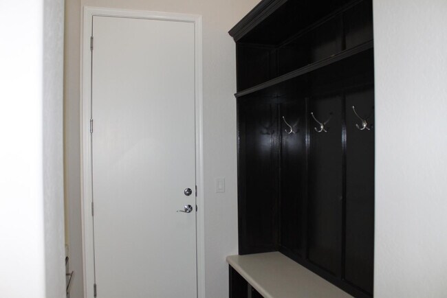 Building Photo - 3458 E Loma Vista St