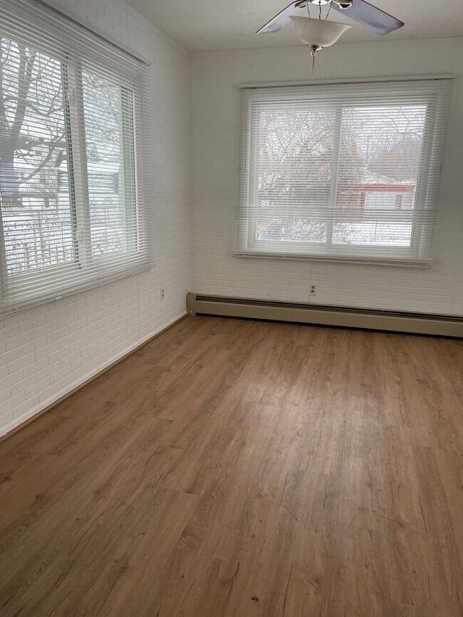 Building Photo - 3 Bed, 1 Bath- Ranch, Liverpool-Galeville