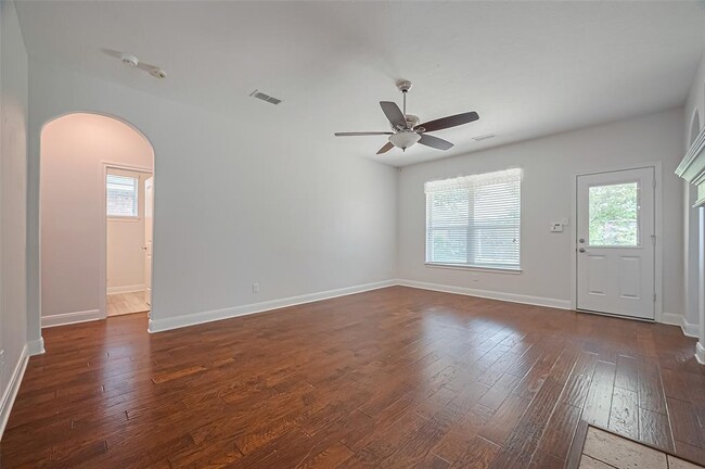Building Photo - 25919 Orchard Knoll Ln