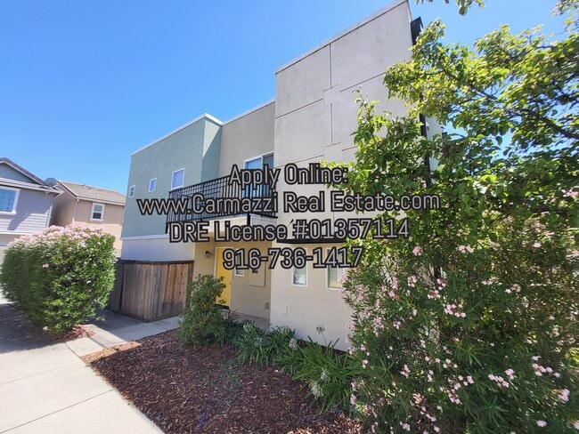 Building Photo - 3920 E Commerce Way