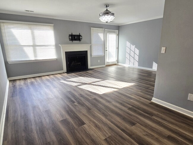 Building Photo - 2808 Shadowbrook Ln