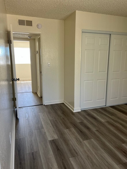 Building Photo - 43711 Challenger Way