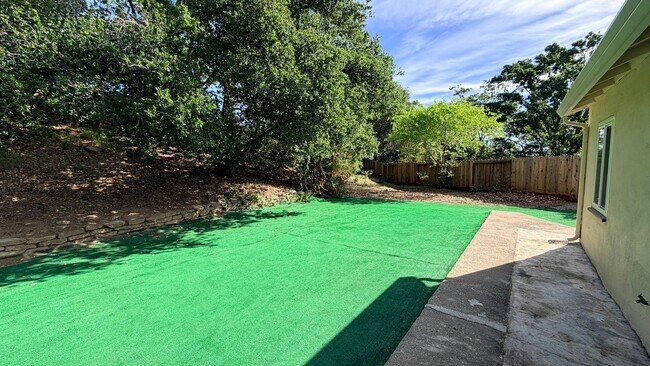 Building Photo - Pleasant Hill! Beautiful remolded 3 bedroom 1 bath single family home excellent neighborhood!