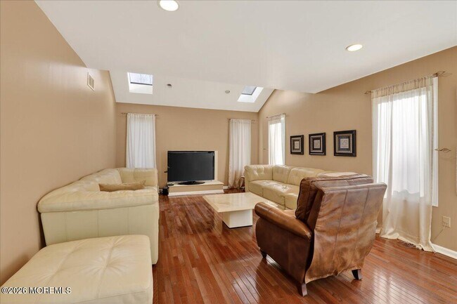 Building Photo - 57 Jamestown Dr