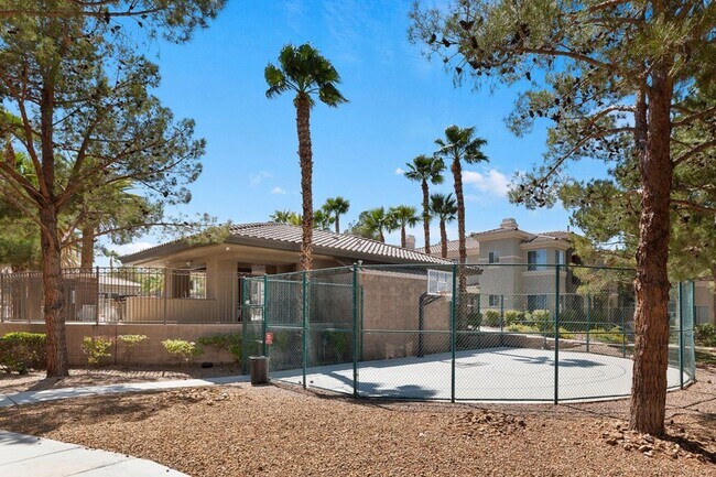 Building Photo - *VERY NICE CONDO IN GATED COMMUNITY !