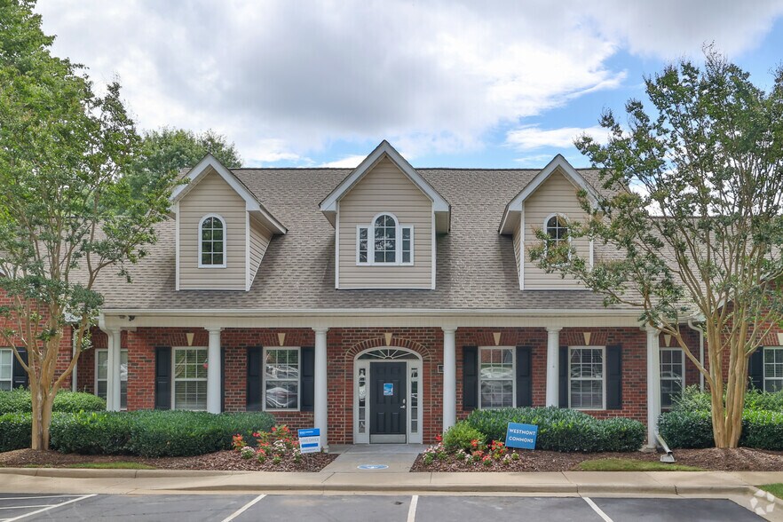 Primary Photo - Westmont Commons