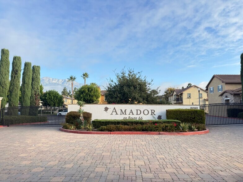 Building Photo - 8090 Cornwall Ct