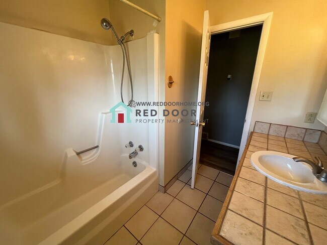 Building Photo - 5101 Silverwood Ct