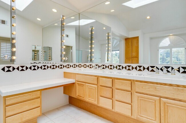 Building Photo - 32579 Valentino Way