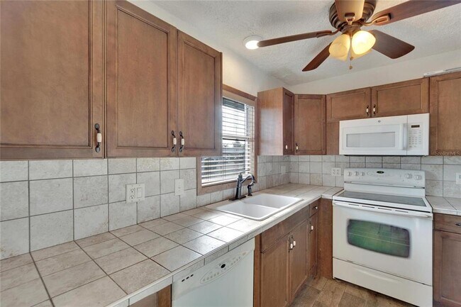 Building Photo - 202 Bedford Trail