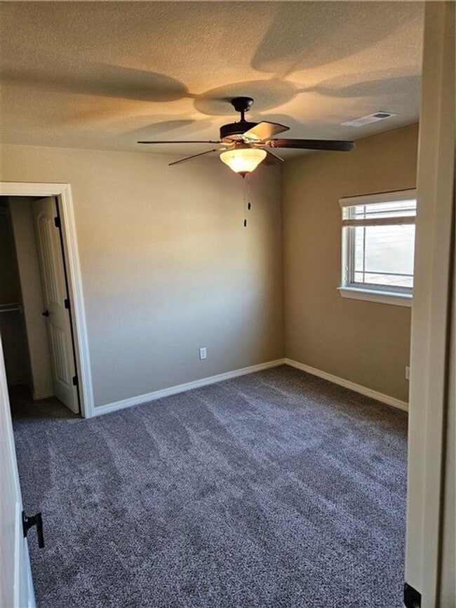 Building Photo - Nice 3 bedroom 2 bath home in Middle of Fayetteville