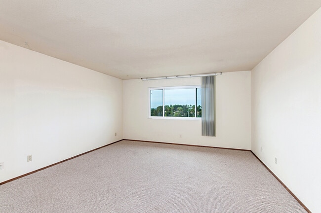 Building Photo - BEAUTIFUL BAY PARK CONDO W/ BAY VIEWS! - 2...