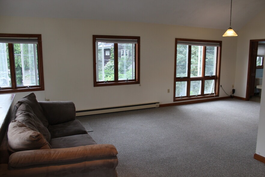 Building Photo - 121 Main St