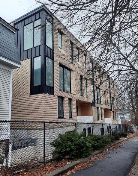 Building Photo - 65 Cameron St