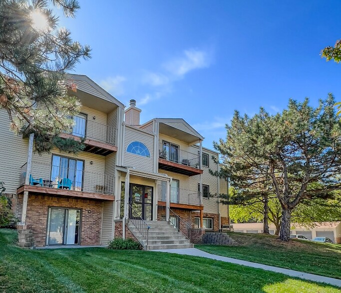Primary Photo - 5120 Emerald Dr