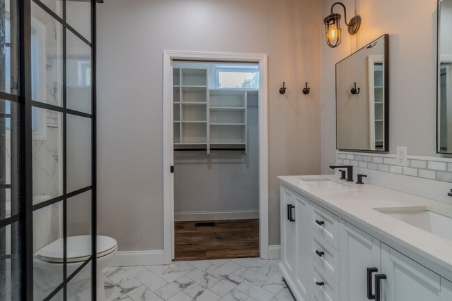 Building Photo - Step Into Luxury and Style – Impeccably Re...