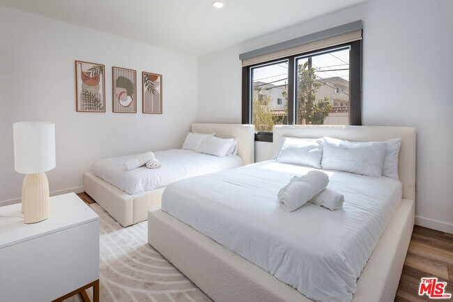 Building Photo - 1070 S Bedford St