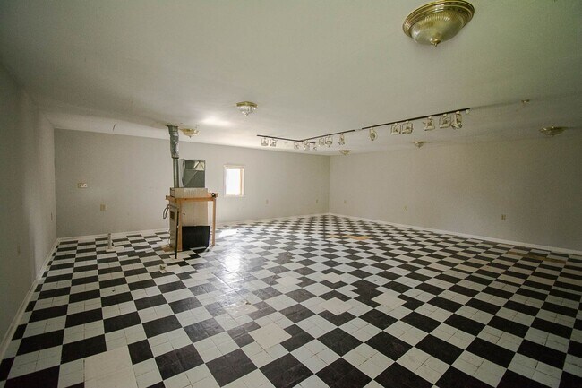 Building Photo - 1321 3rd Ave NW