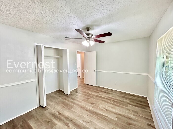 Building Photo - 1505 Hanover Dr