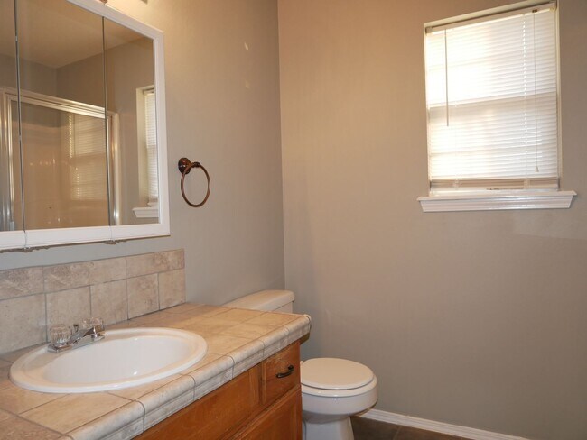 Building Photo - 1401 Osage Dr