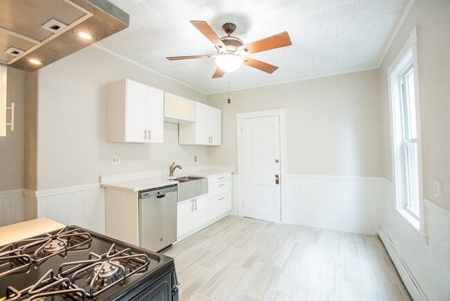 Building Photo - 27 Ashford St