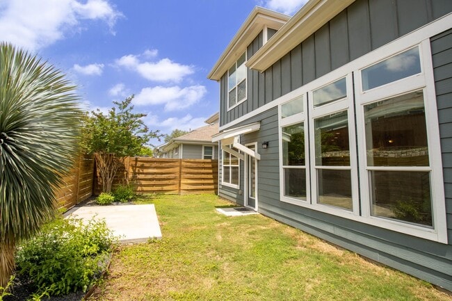 Building Photo - Amazing and peaceful 3/2.5 home in Austin!