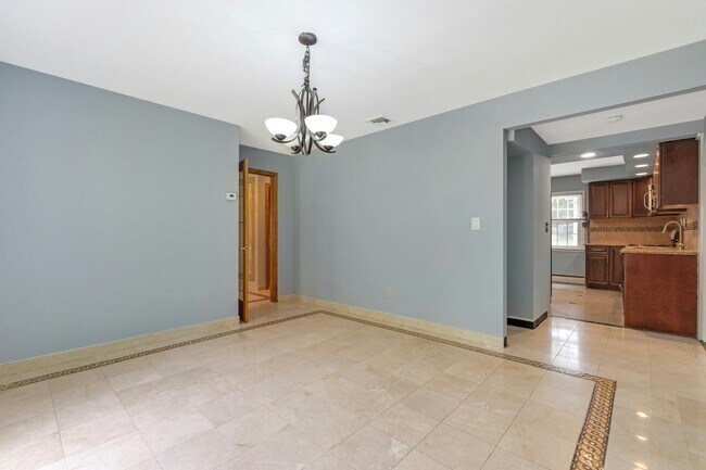 Building Photo - 68 Briarwood Ave