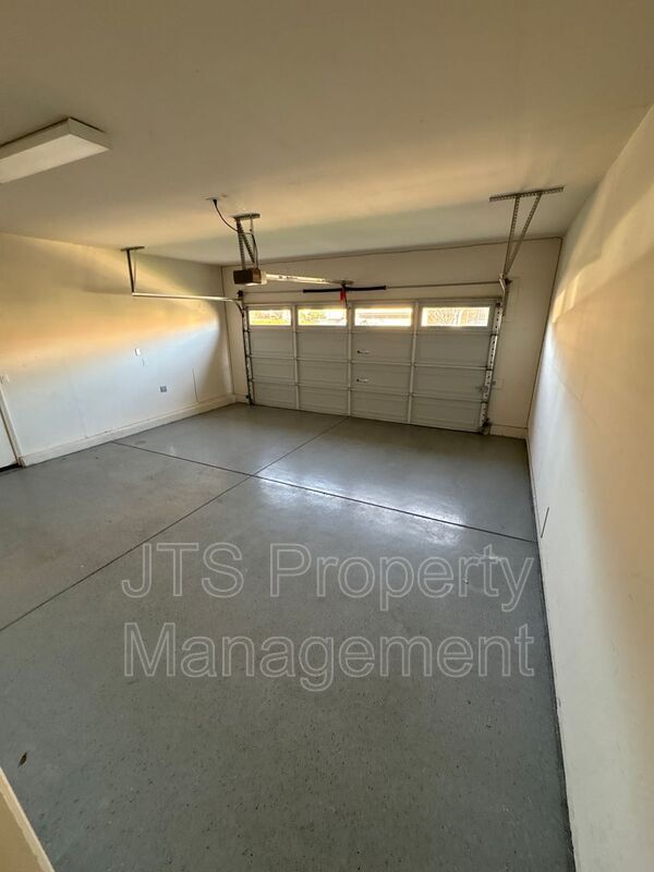 Building Photo - 1576 Morning Glory Ln