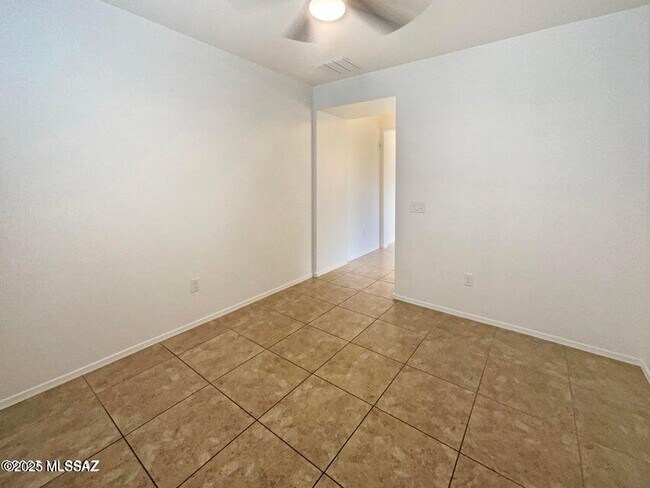 Building Photo - 58834 BRANDING IRON Ct