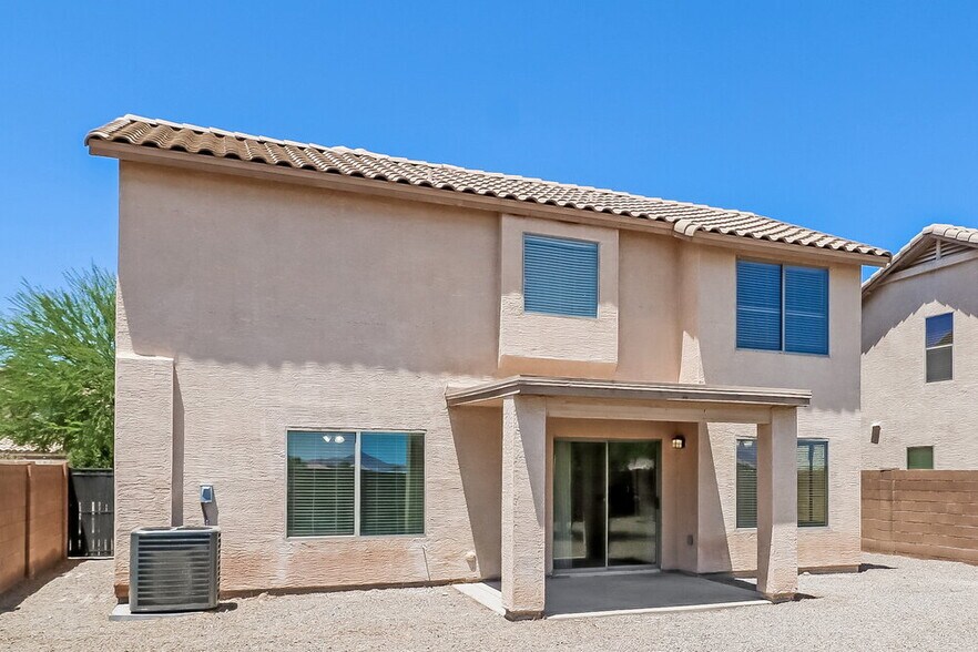 Building Photo - 15853 W Diamond St