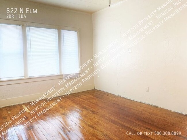 Building Photo - 822 N Elm-