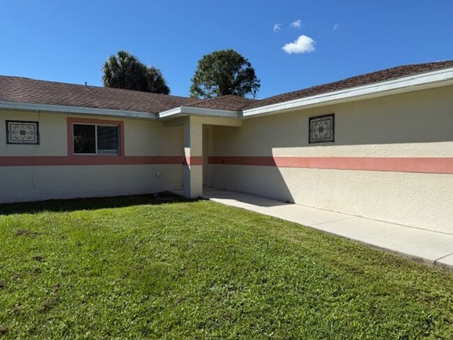 Building Photo - 18-Month Lease at $1,425 / 12-Month Lease ...