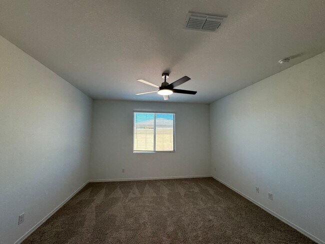 Building Photo - 7606 W Smoketree Dr