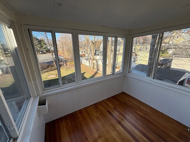 Building Photo - 240 Nahatan St