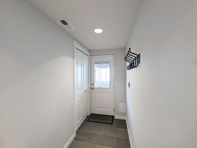 Building Photo - Elegant 3-Bedroom Home with Exceptional Craftsmanship in West Seattle
