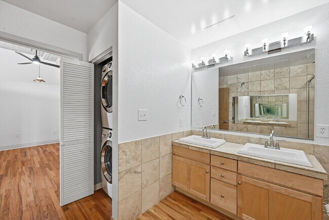 Building Photo - $3,644.95, 2 Beds - 1 Bath, Condo in Denver with Washer and Dryer!